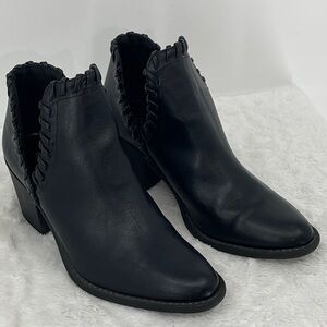 QUPID BLACK FAUX LEATHER ANKLE BOOTS/BOOTIES